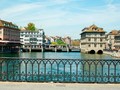 вид на старый город с моста Цюрих.. Авторские туры по Швейцарии с частным русским гидом