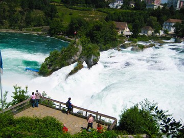 Поездка на рейнский водопад. Экскурсии в Швейцарии с гидом на русском языке